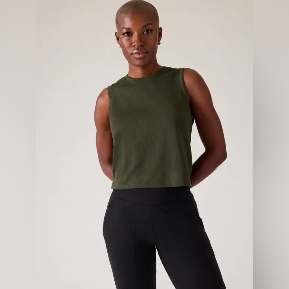 EUC Athleta Breezy Cropped Muscle Tank in Aspen Olive Size Small